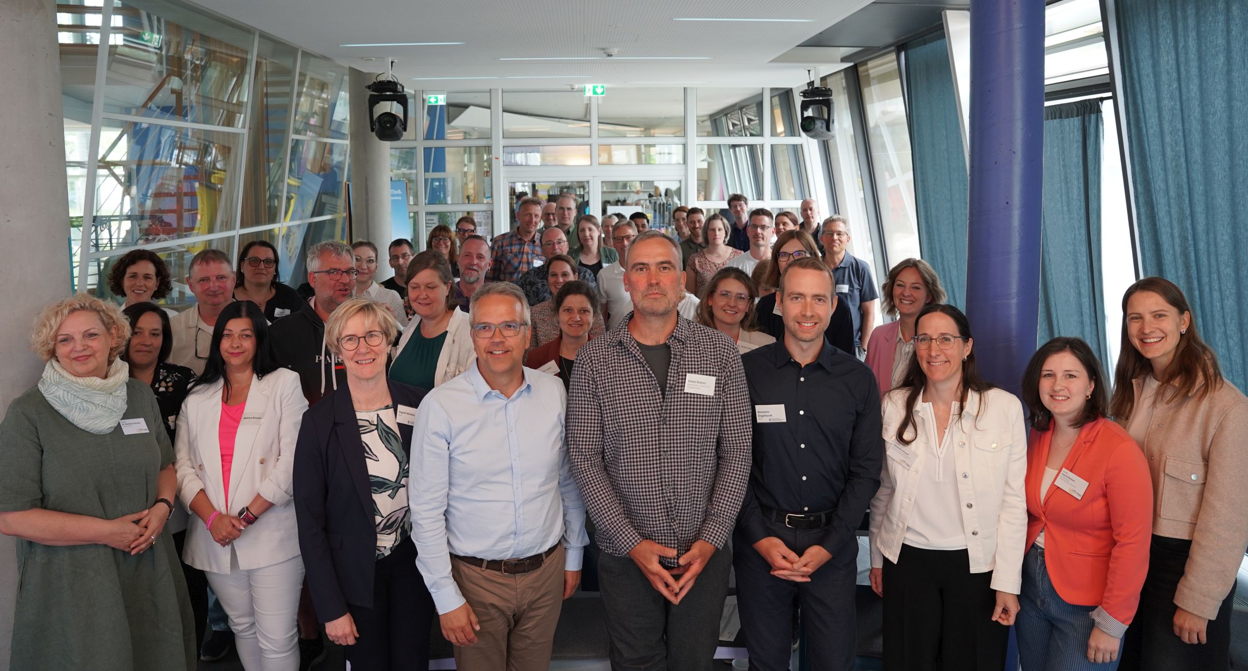 Gruppenbild mit allen Teilnehmerinnen und Teilnehmern