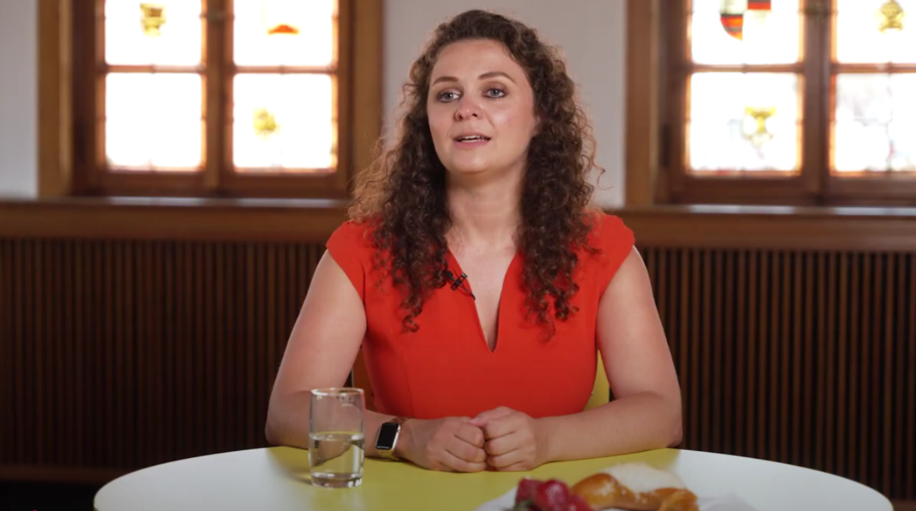 Ernährungsbotschafterin Ramona Senghaas stellt ihre Tätigkeit als Amtsleitung vor.